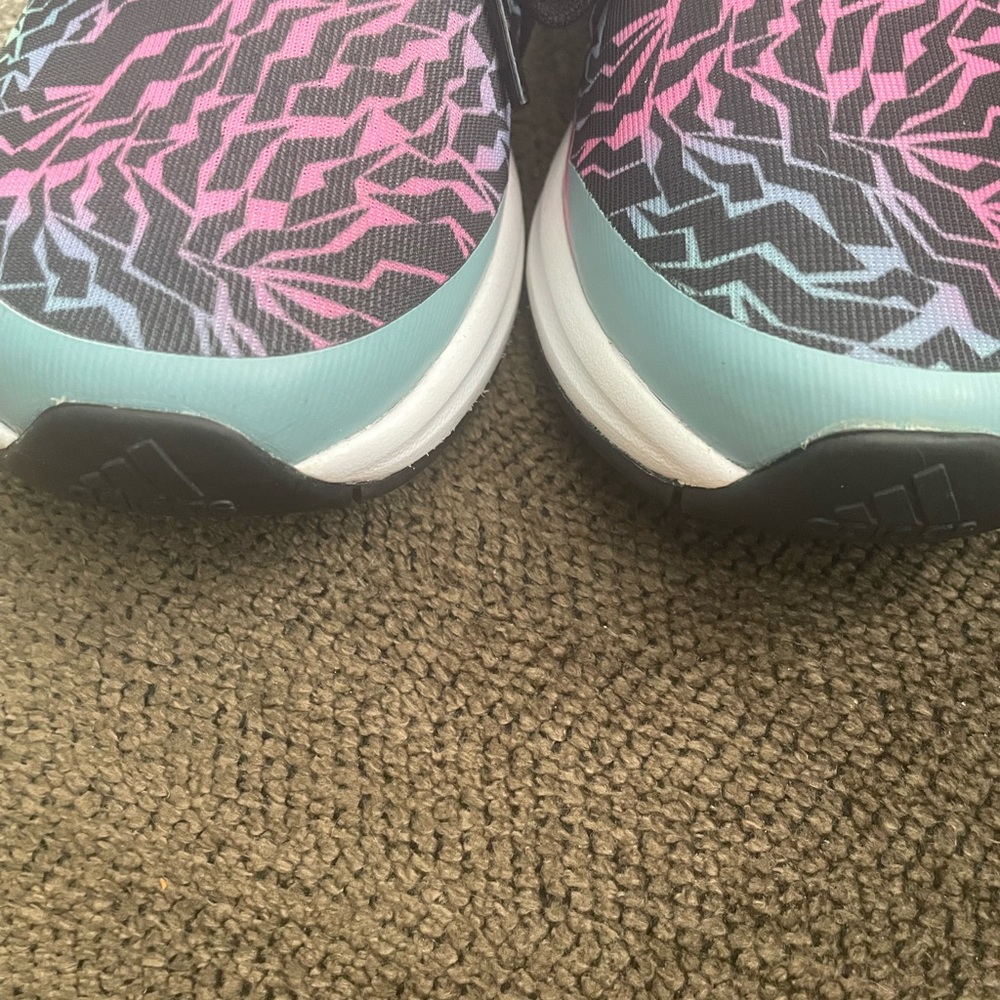 Girls Adidas sneakers- like new! Size 4.5.